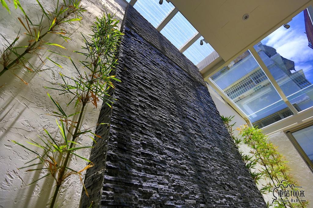 車站100M民宿丨電梯附停車場 Hualien Exterior foto